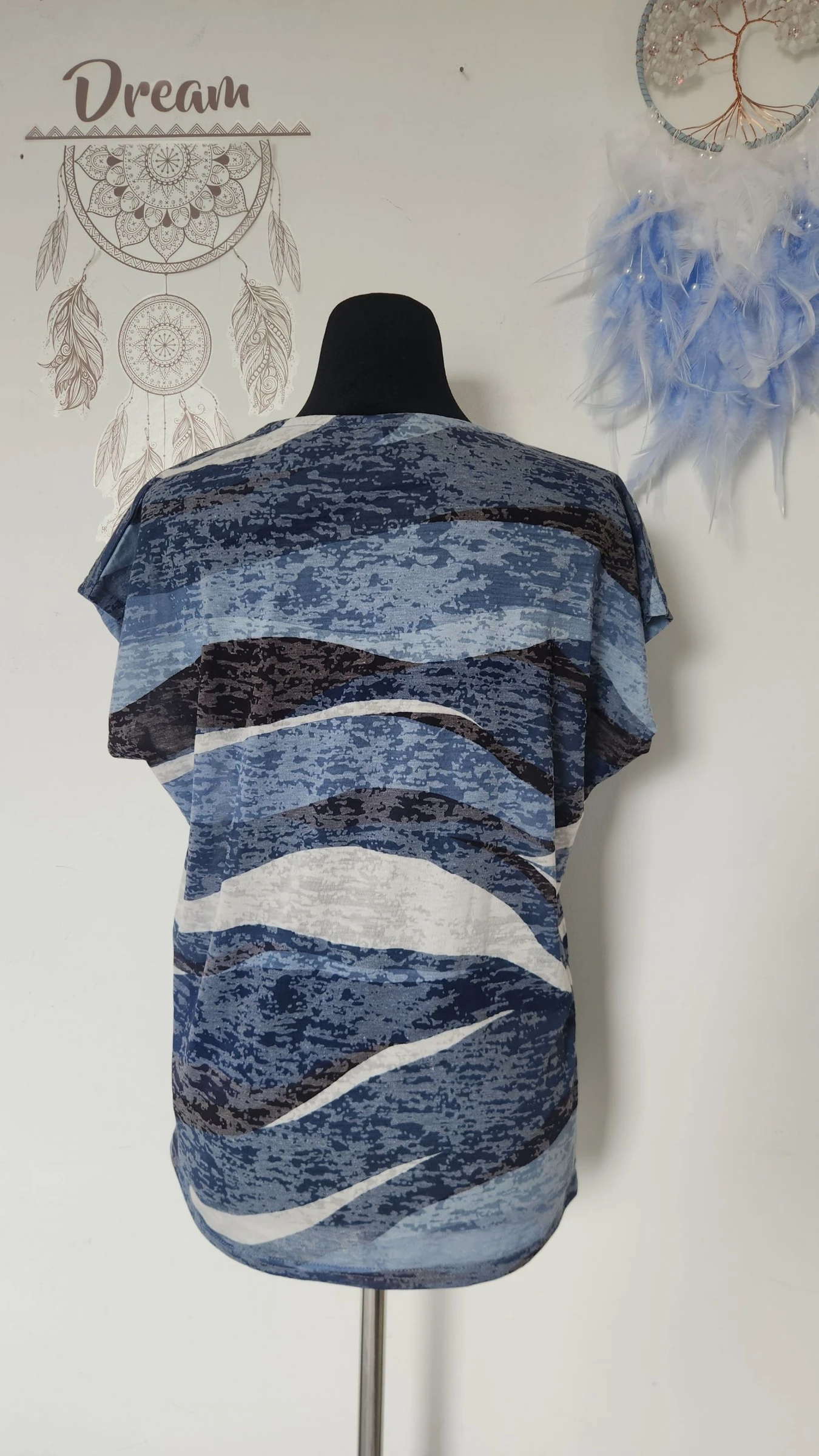 Vloeiend blauw bedrukt T-shirt met strass ●Maat S/M●🌸 – photo 4